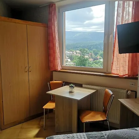 住宿加早餐酒店 Willa Mona 斯克拉斯卡波伦巴