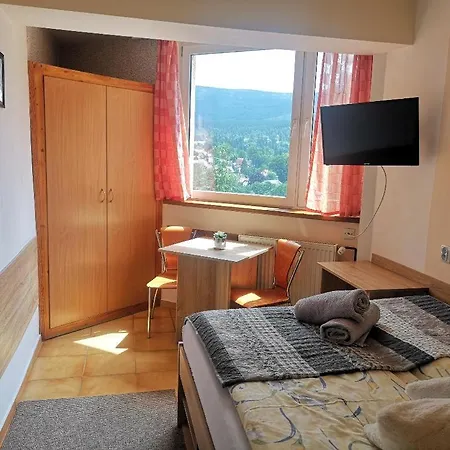 Willa Mona 住宿加早餐酒店